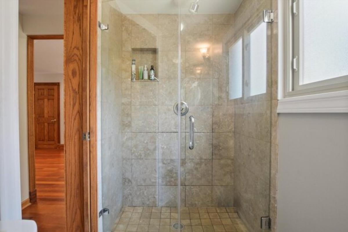 Picture of Home For Sale in Northbrook, Illinois, United States