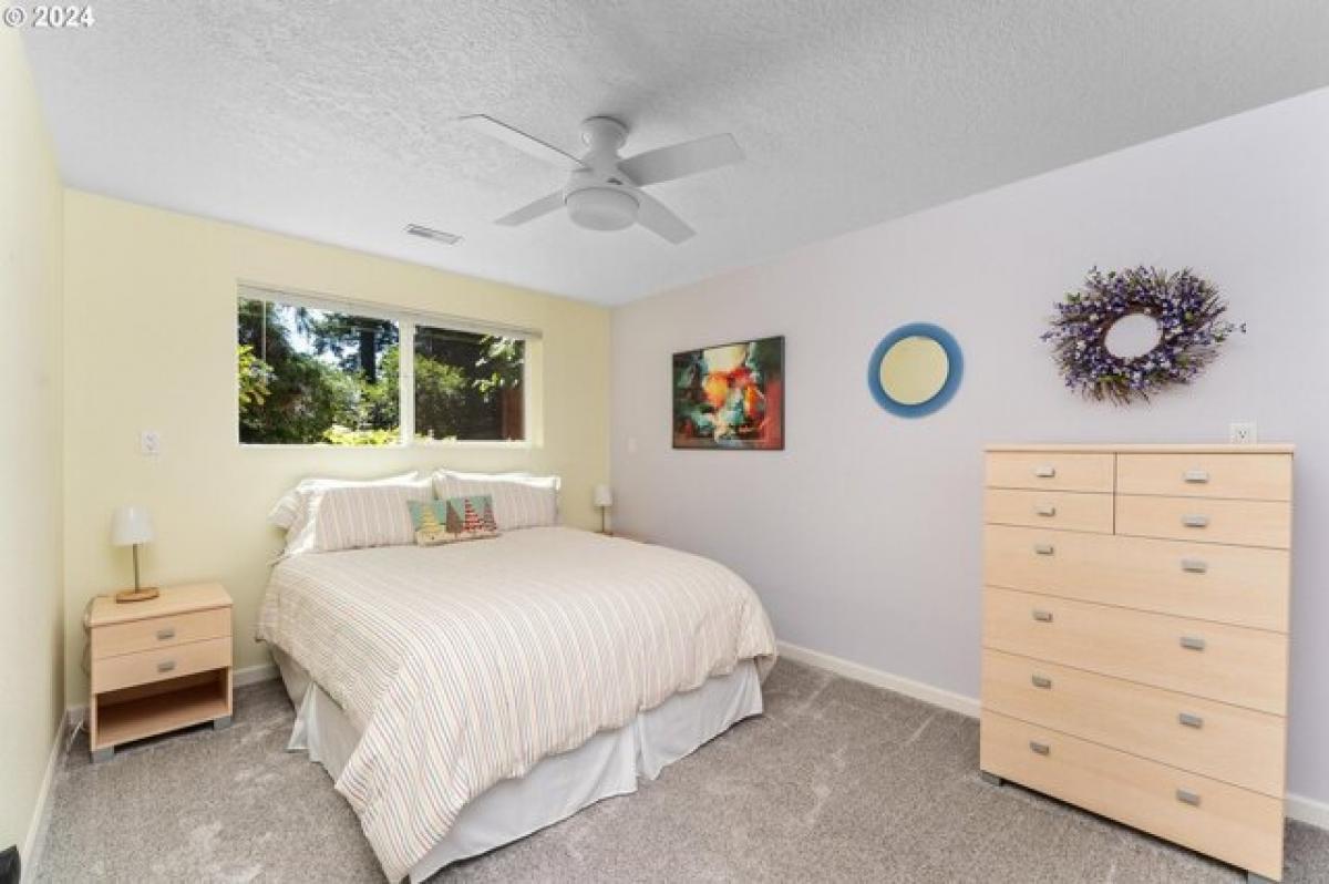 Picture of Home For Sale in Milwaukie, Oregon, United States