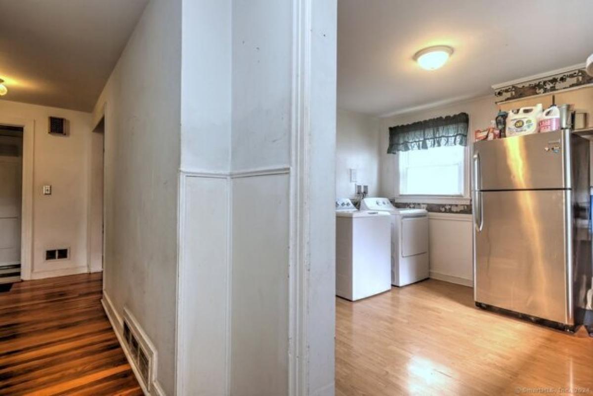 Picture of Home For Sale in New Haven, Connecticut, United States