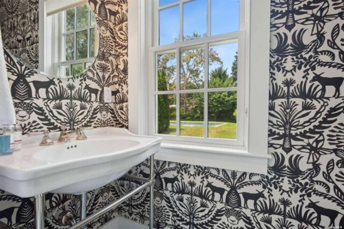 Picture of Home For Sale in East Hampton, New York, United States