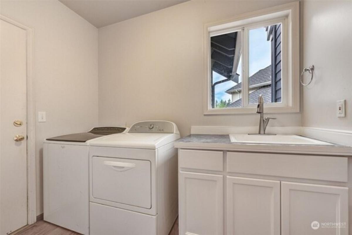 Picture of Home For Sale in Bothell, Washington, United States