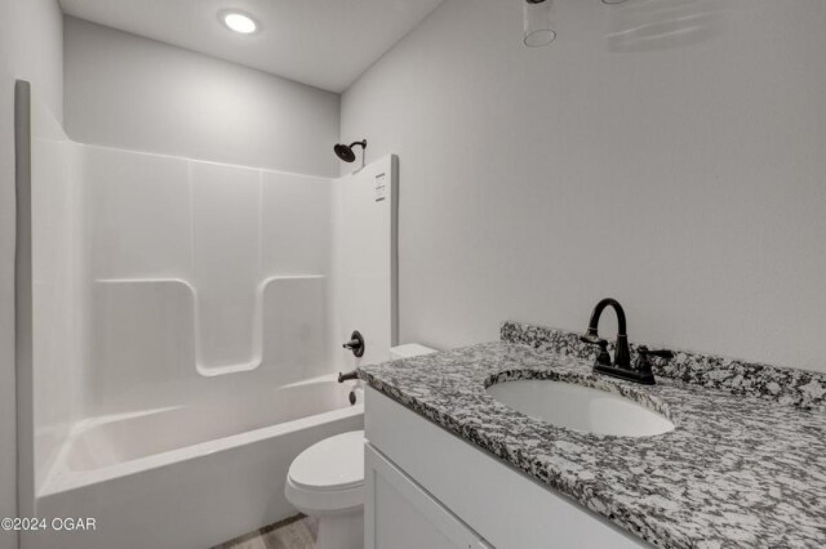 Picture of Home For Sale in Joplin, Missouri, United States