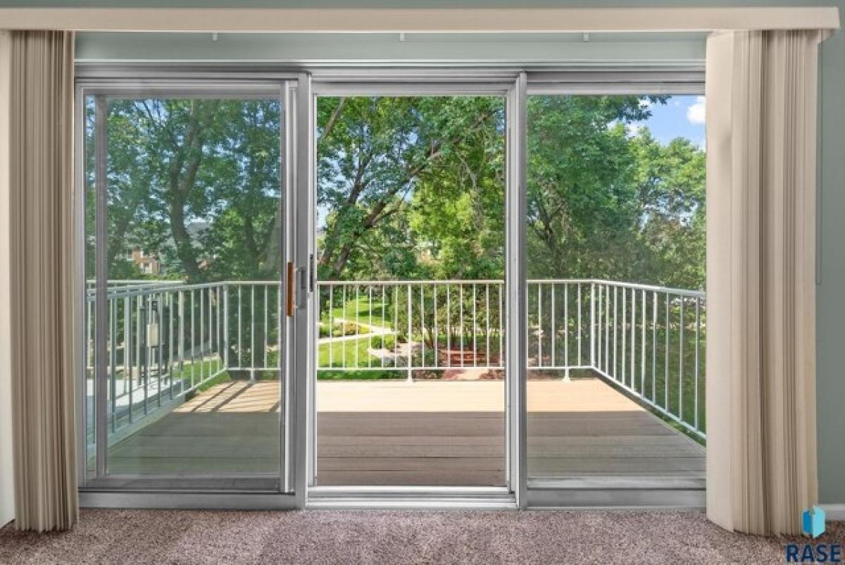 Picture of Home For Sale in Sioux Falls, South Dakota, United States