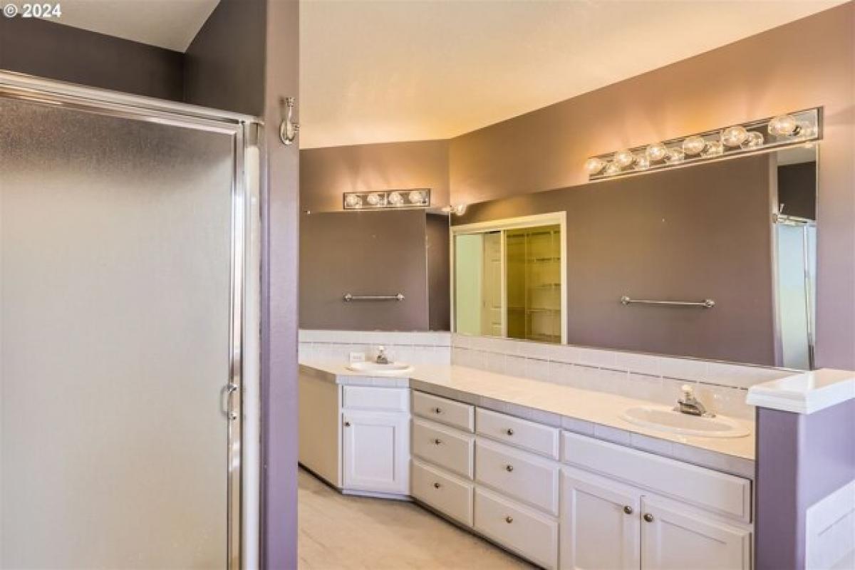 Picture of Home For Sale in Beaverton, Oregon, United States