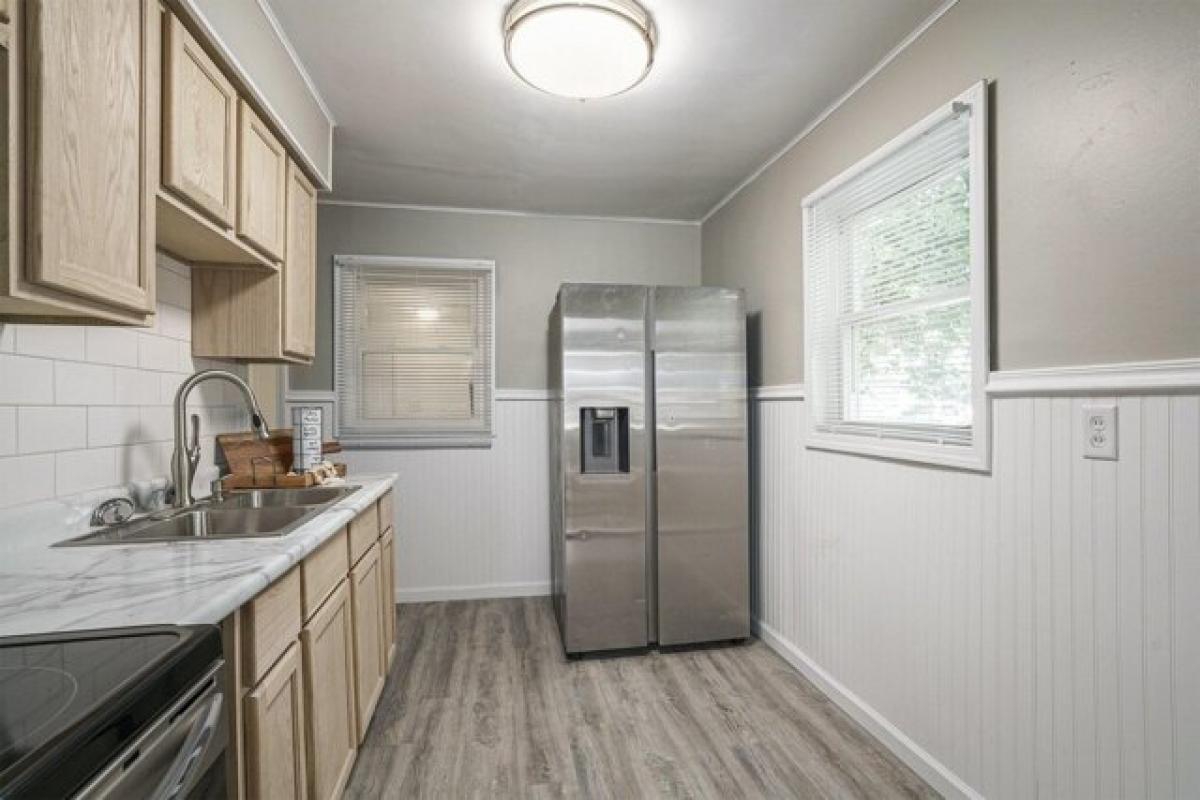 Picture of Home For Sale in Kalamazoo, Michigan, United States