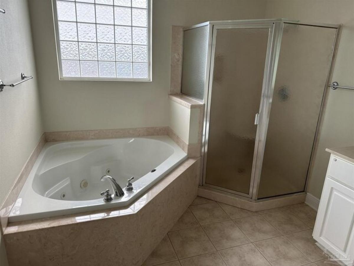 Picture of Home For Sale in Cantonment, Florida, United States