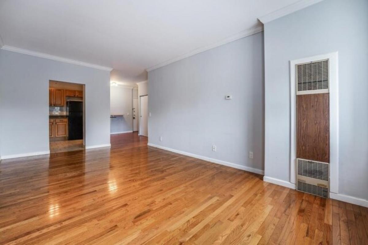 Picture of Home For Sale in Jersey City, New Jersey, United States