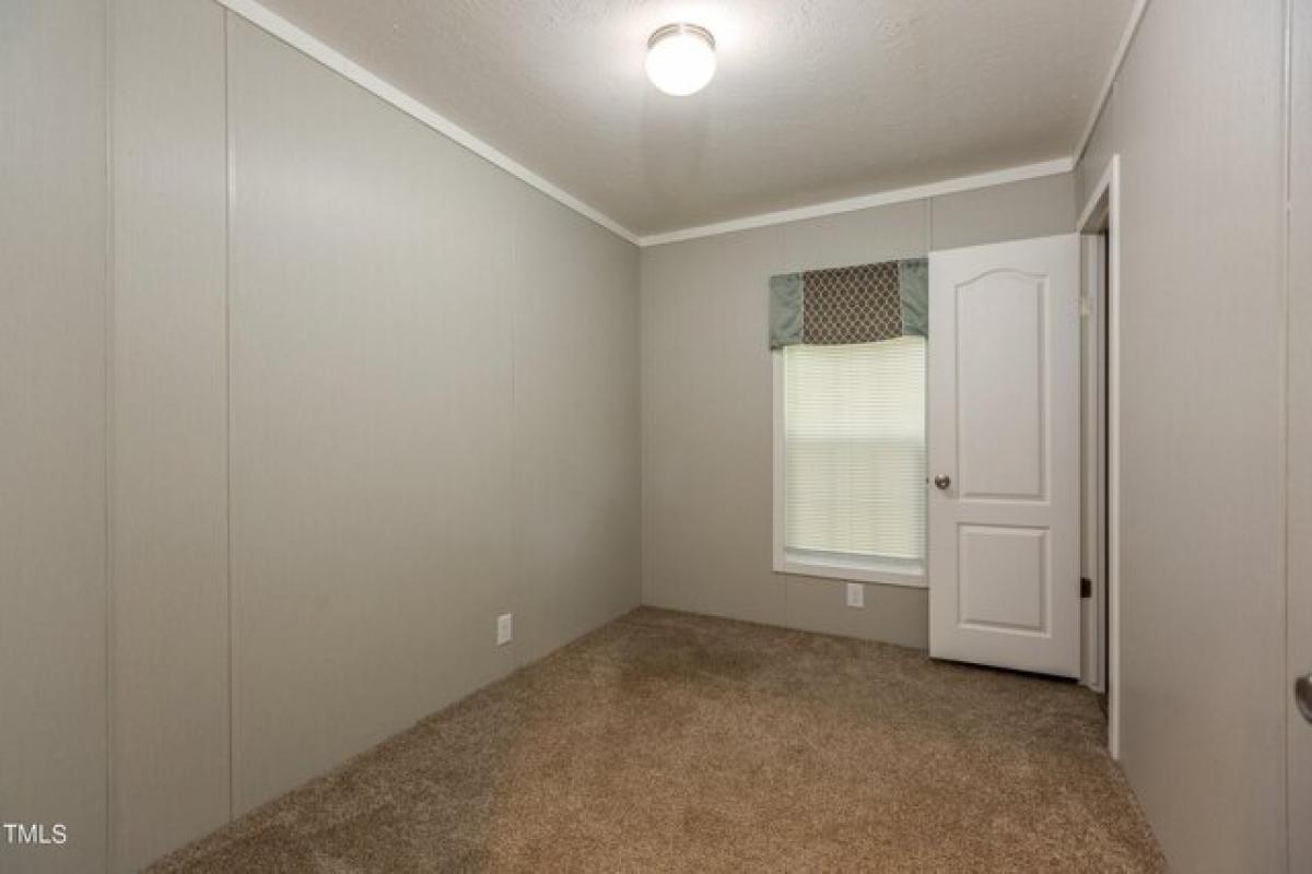 Picture of Home For Sale in Lillington, North Carolina, United States