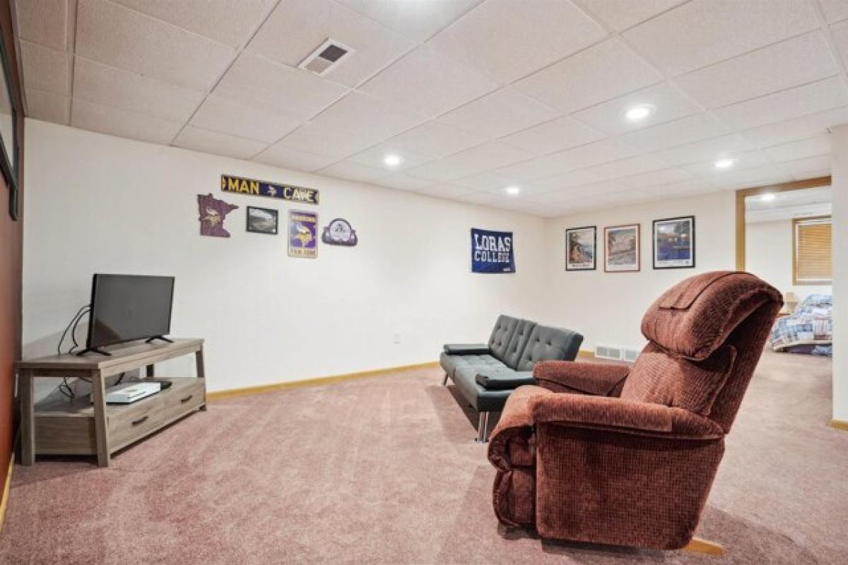 Picture of Home For Sale in Cedar Falls, Iowa, United States