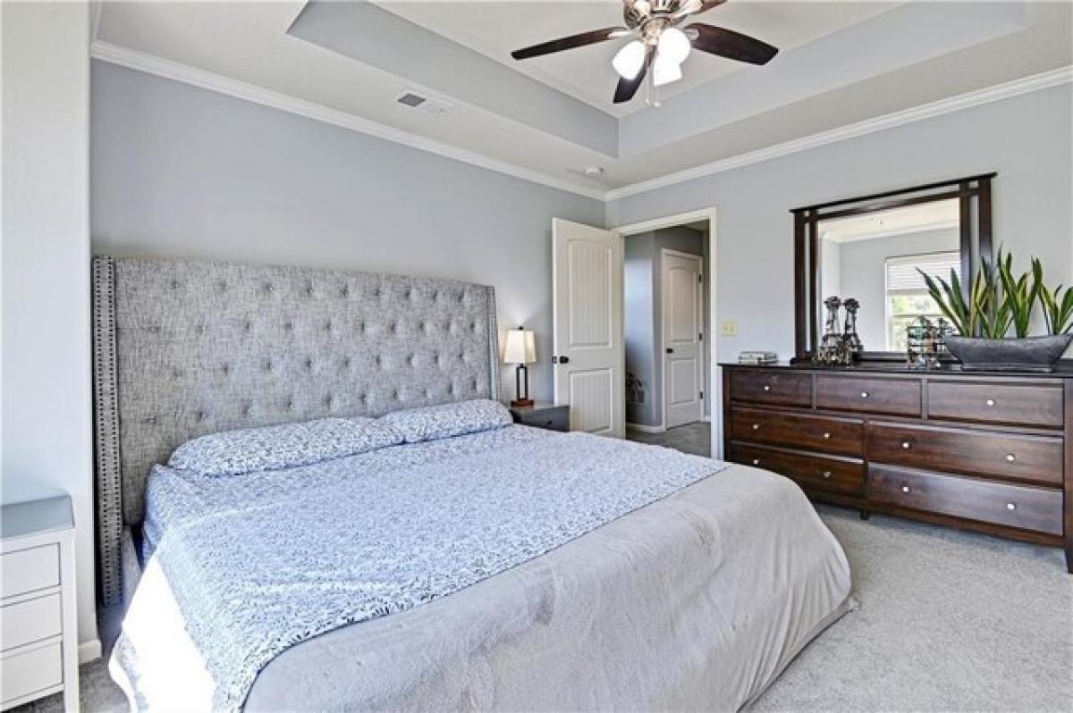 Picture of Home For Sale in Overland Park, Kansas, United States