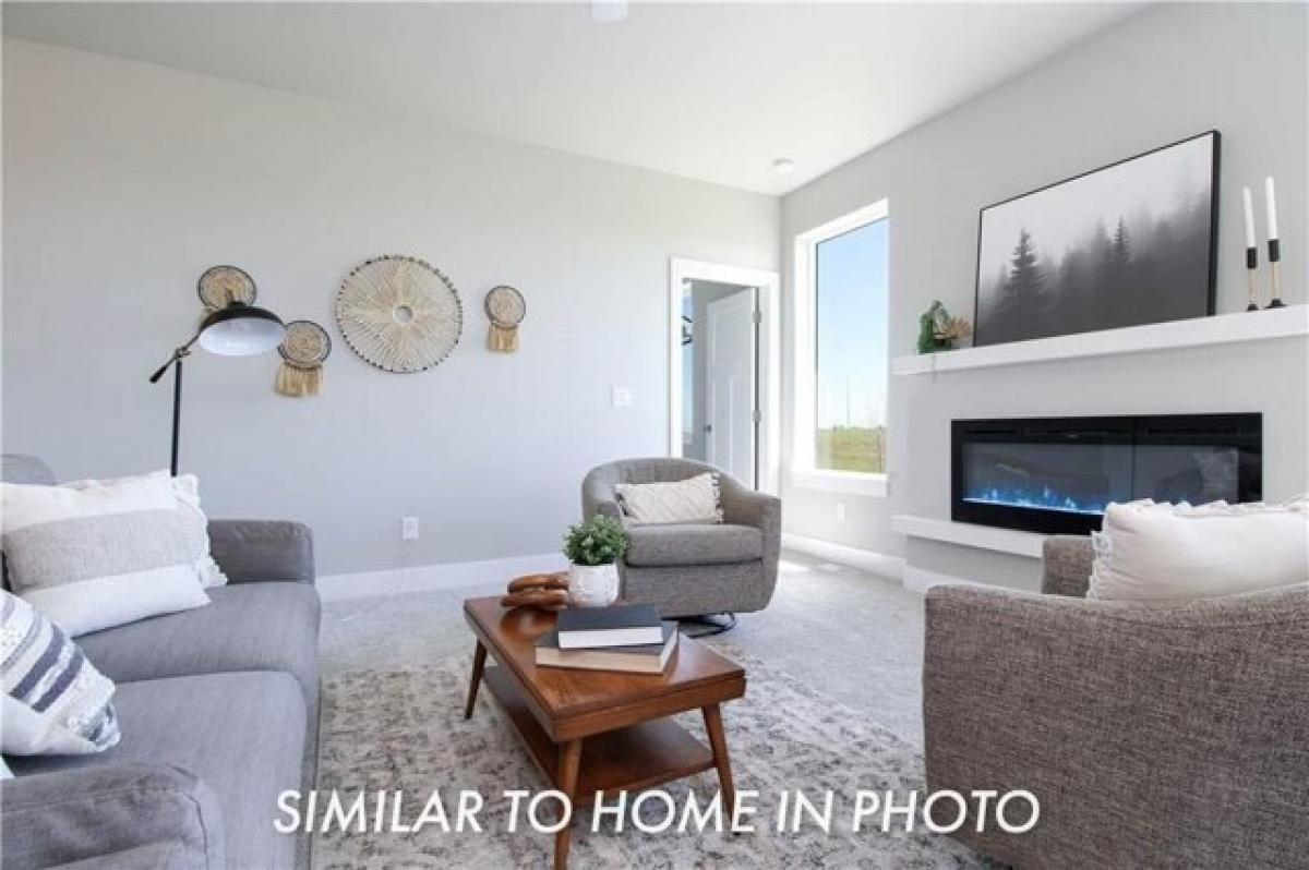 Picture of Home For Sale in West Des Moines, Iowa, United States