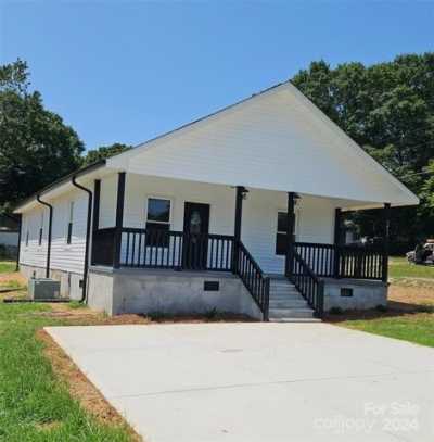 Home For Sale in Lincolnton, North Carolina