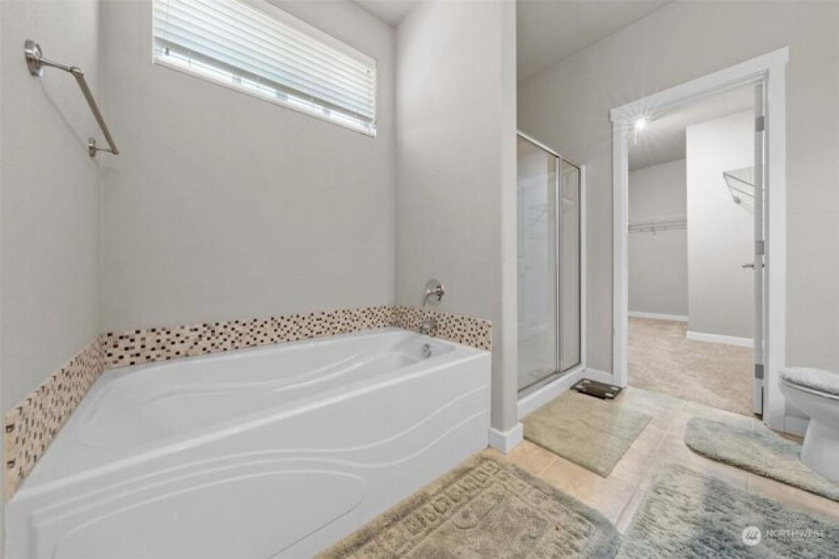 Picture of Home For Sale in Puyallup, Washington, United States