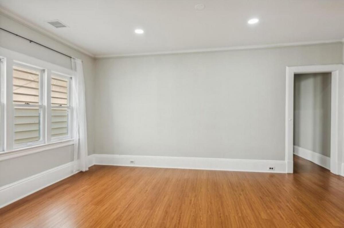 Picture of Home For Sale in Bayonne, New Jersey, United States