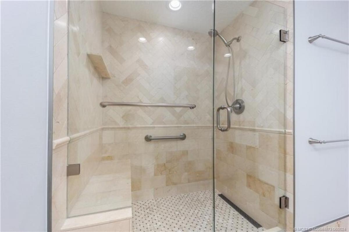 Picture of Home For Sale in Stuart, Florida, United States