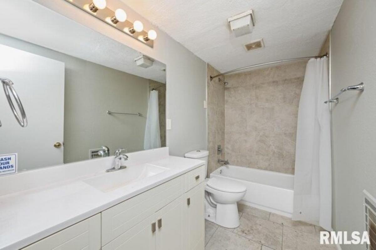 Picture of Home For Sale in Davenport, Iowa, United States