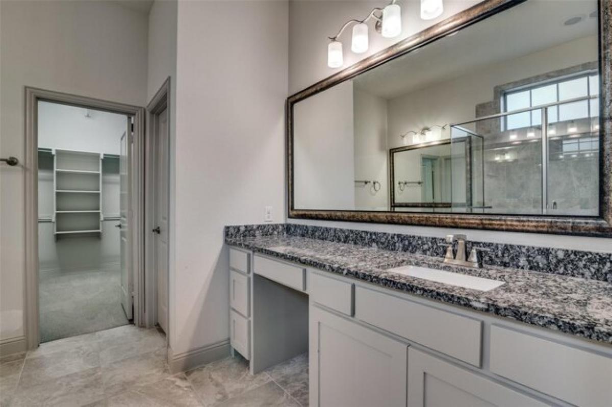 Picture of Home For Sale in Carrollton, Texas, United States