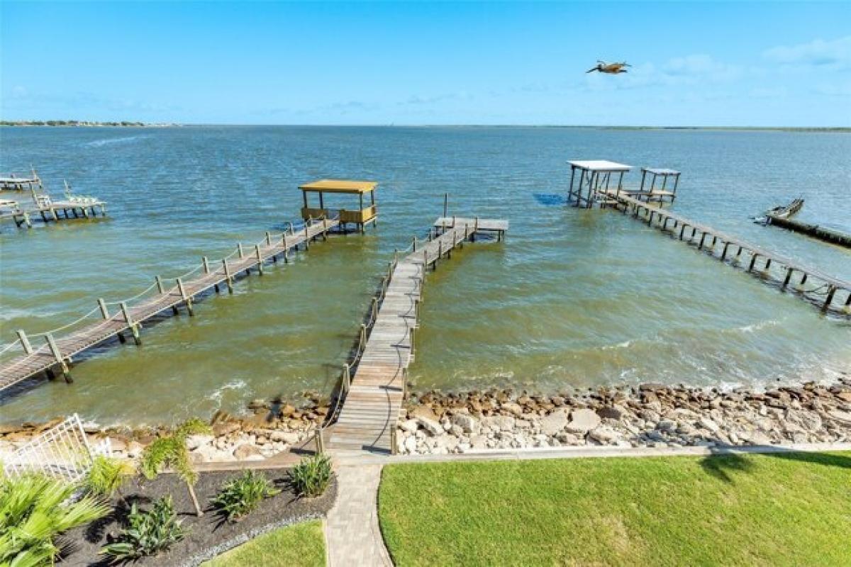 Picture of Home For Sale in Dickinson, Texas, United States