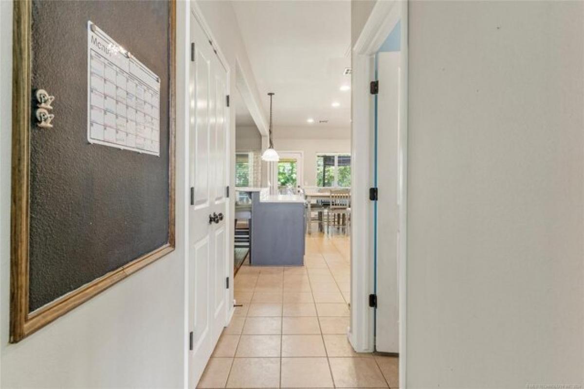 Picture of Home For Sale in Jenks, Oklahoma, United States