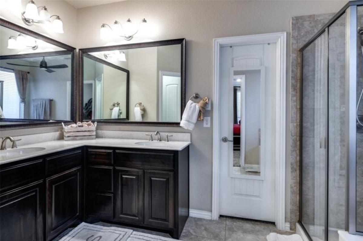 Picture of Home For Sale in Grand Prairie, Texas, United States