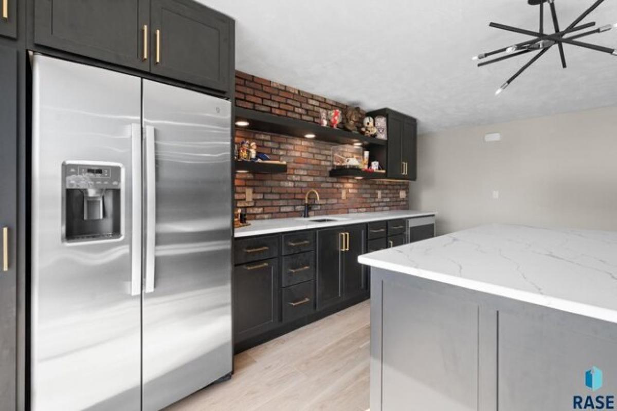 Picture of Home For Sale in Sioux Falls, South Dakota, United States