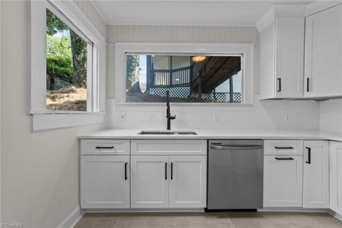 Picture of Home For Sale in High Point, North Carolina, United States