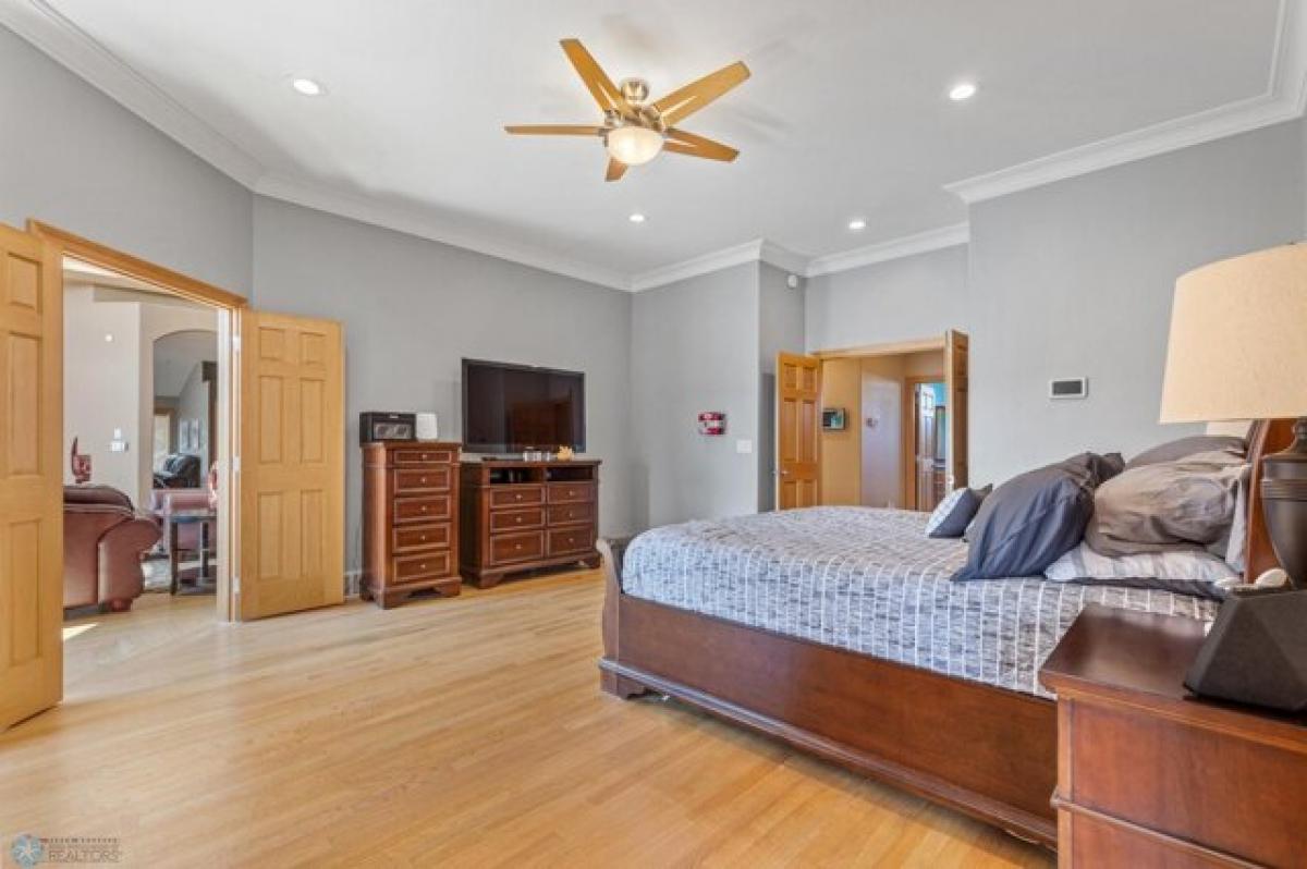 Picture of Home For Sale in West Fargo, North Dakota, United States