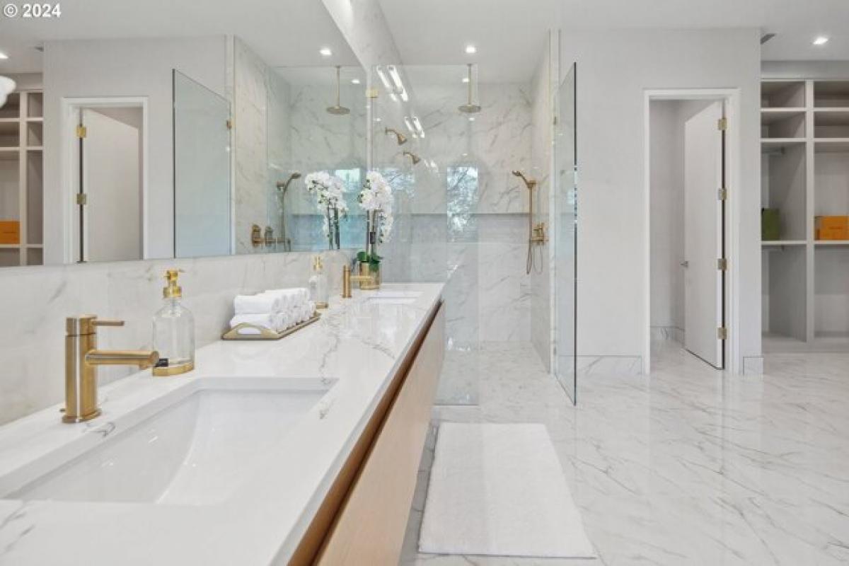 Picture of Home For Sale in Camas, Washington, United States