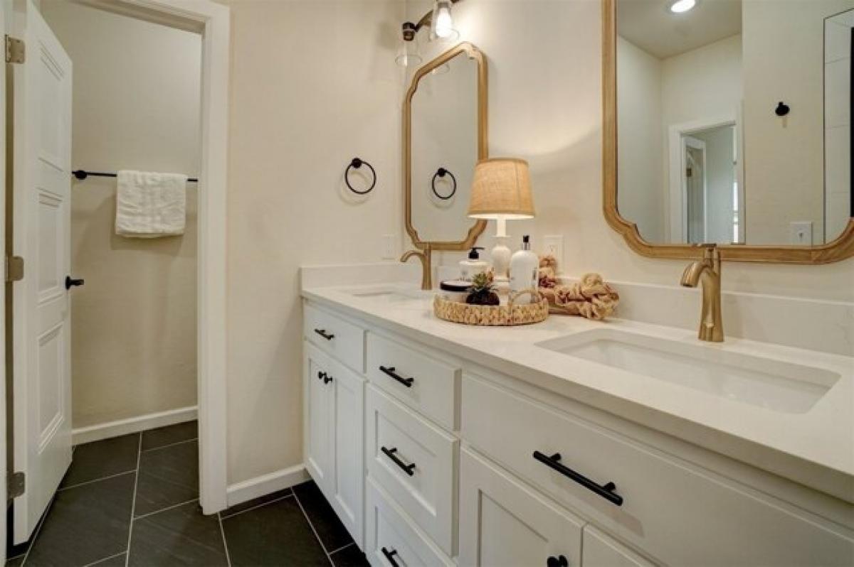 Picture of Home For Sale in Shawnee, Oklahoma, United States