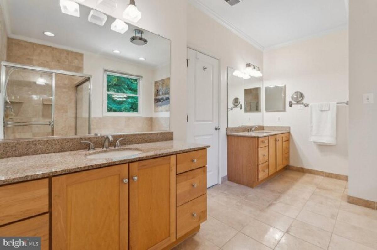 Picture of Home For Sale in Chevy Chase, Maryland, United States