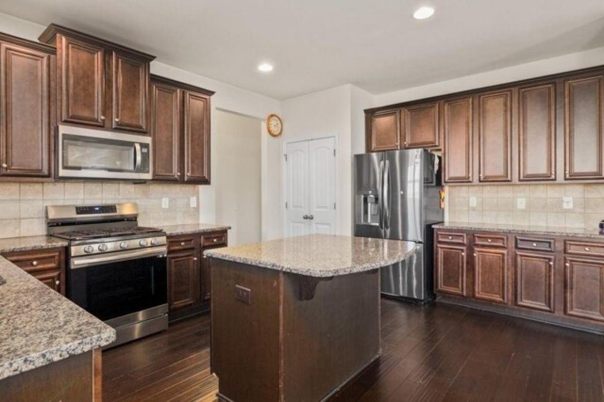 Picture of Home For Sale in Cumming, Georgia, United States