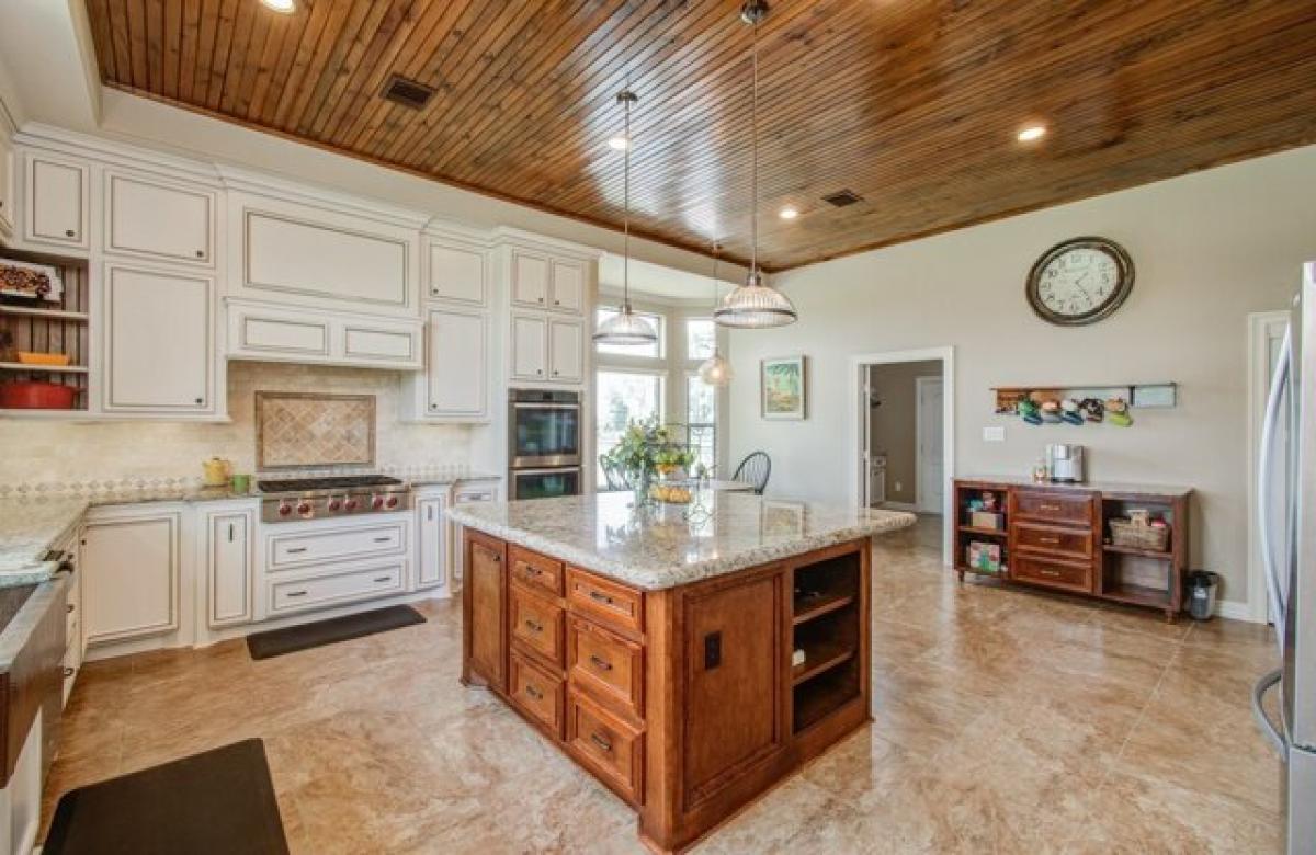 Picture of Home For Sale in Crosby, Texas, United States