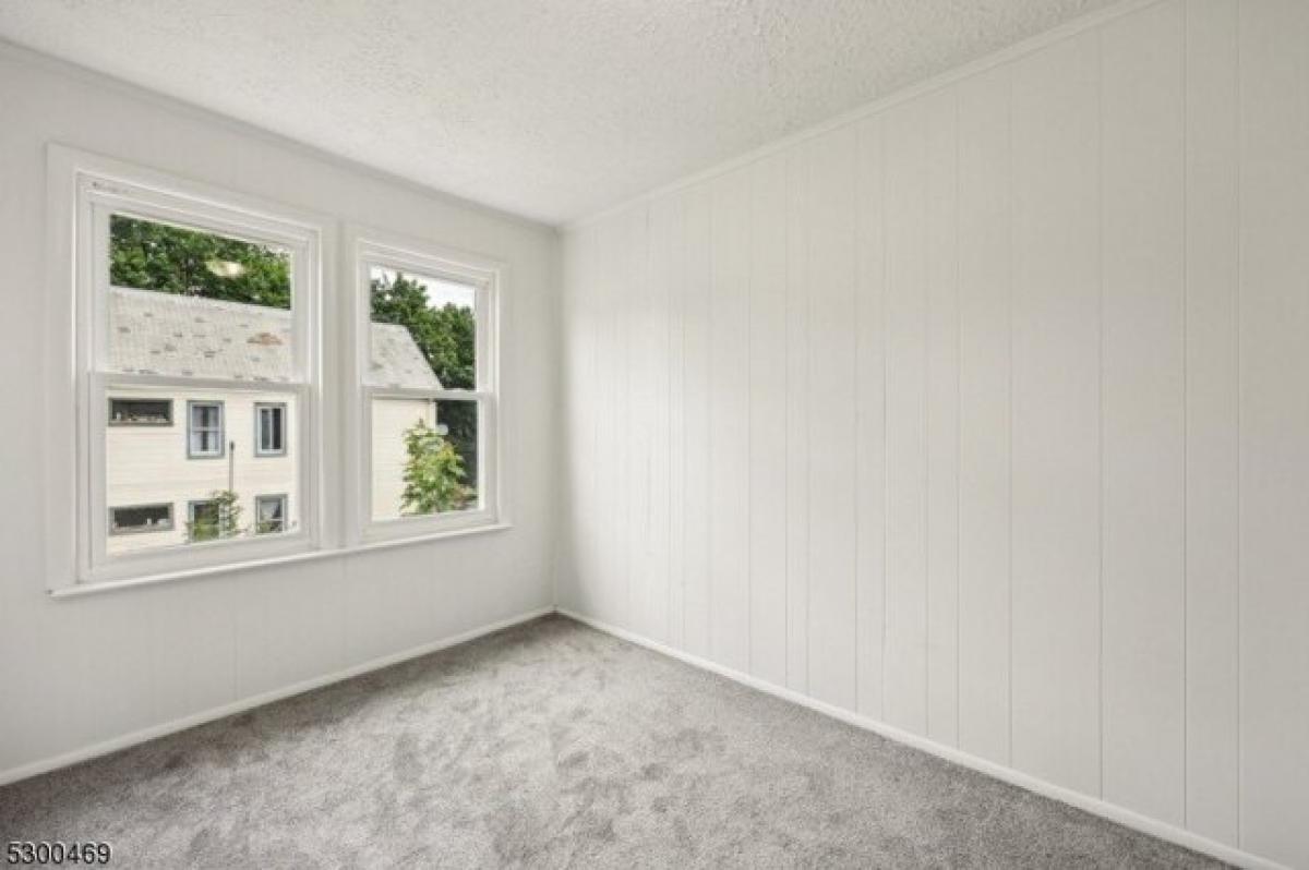 Picture of Home For Sale in Linden, New Jersey, United States