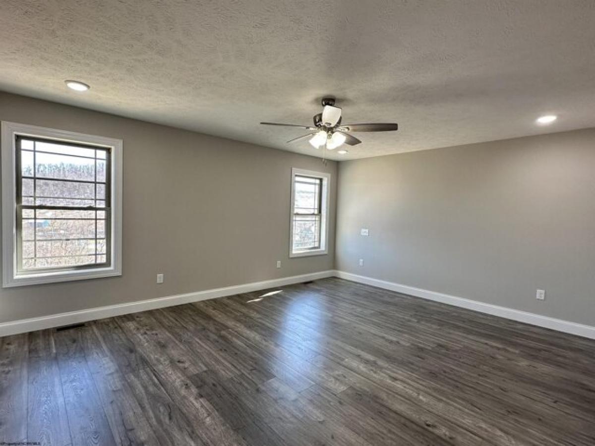 Picture of Home For Sale in Fairmont, West Virginia, United States