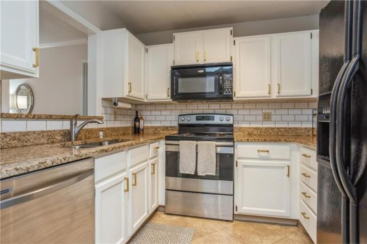 Picture of Home For Sale in West Des Moines, Iowa, United States