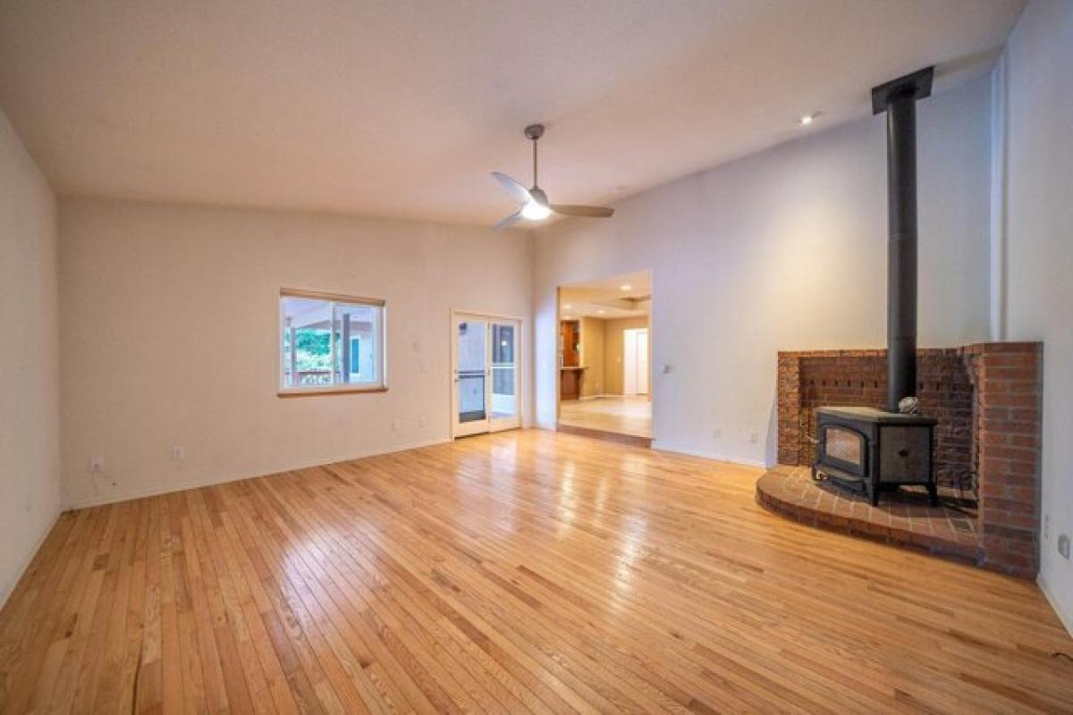 Picture of Home For Sale in Redding, California, United States