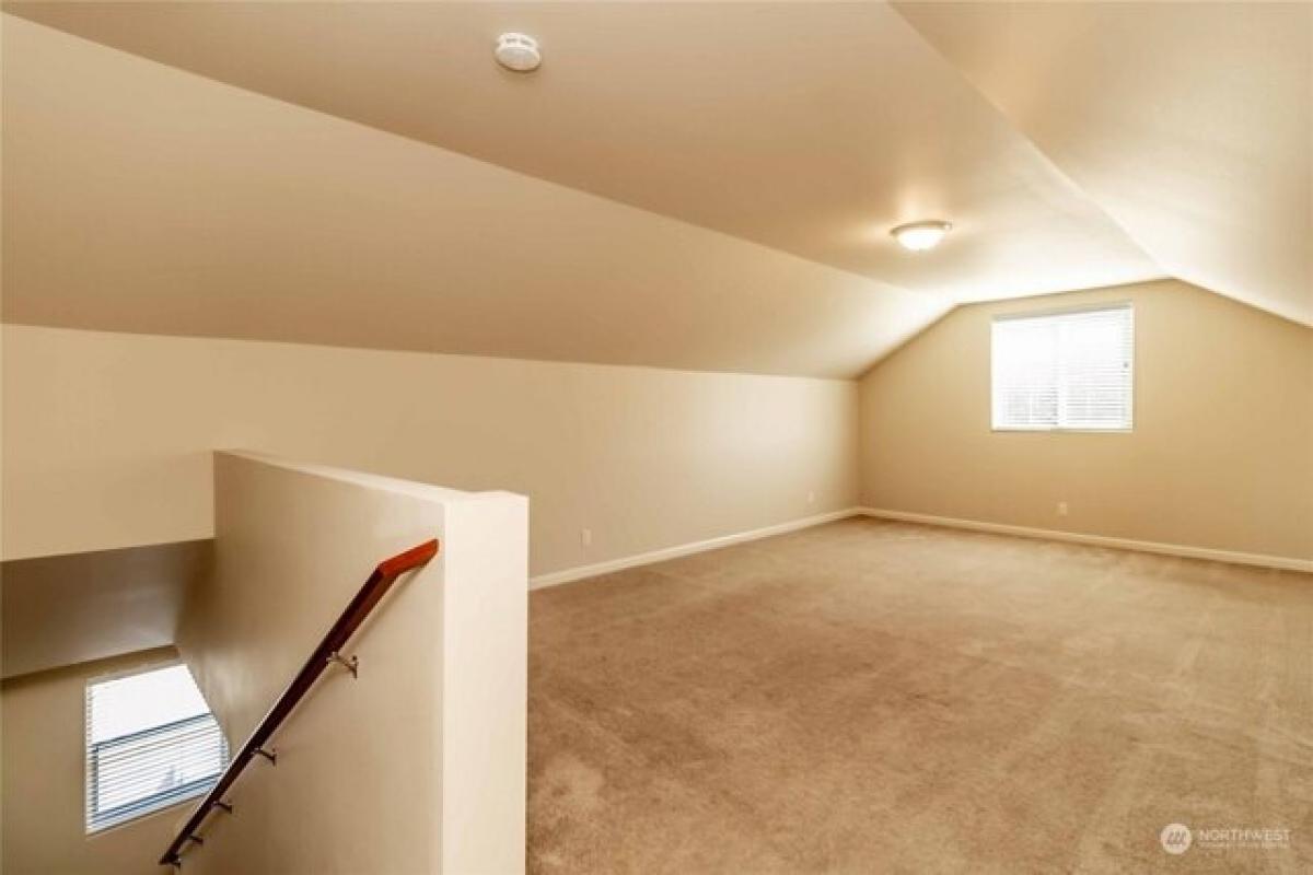 Picture of Home For Sale in Bremerton, Washington, United States