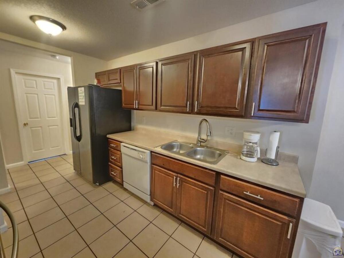 Picture of Home For Sale in Topeka, Kansas, United States