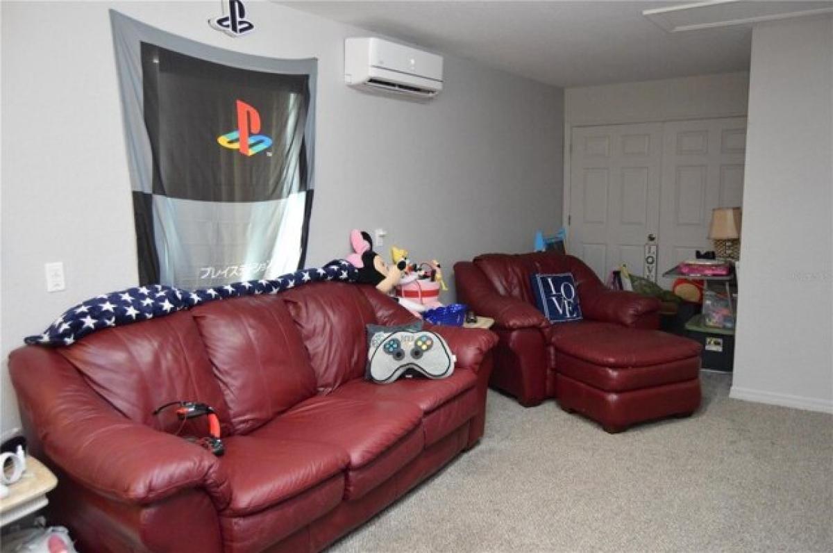 Picture of Home For Sale in Oxford, Florida, United States