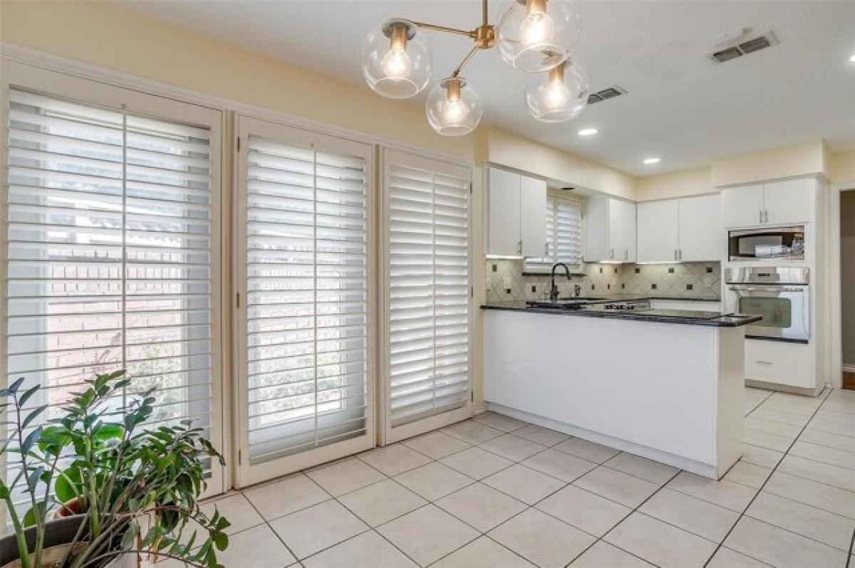 Picture of Home For Sale in Benbrook, Texas, United States