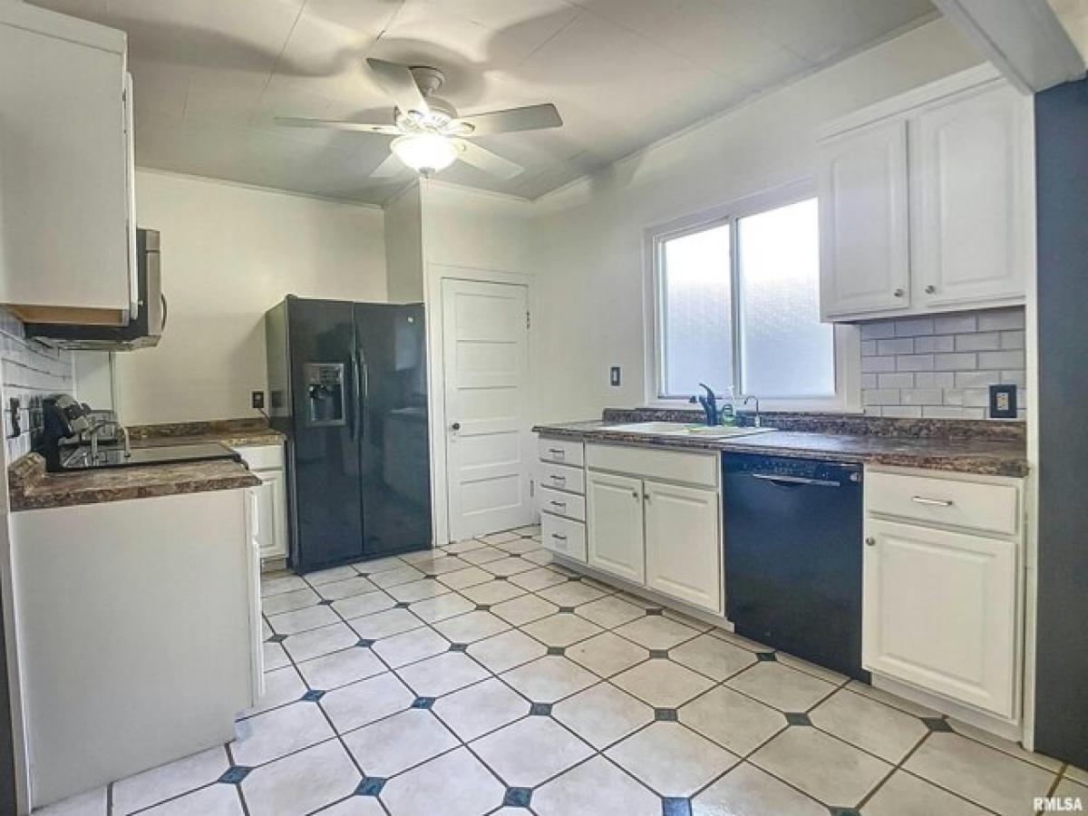 Picture of Home For Sale in Moline, Illinois, United States