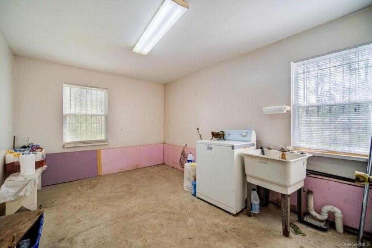 Picture of Home For Sale in Middletown, New York, United States