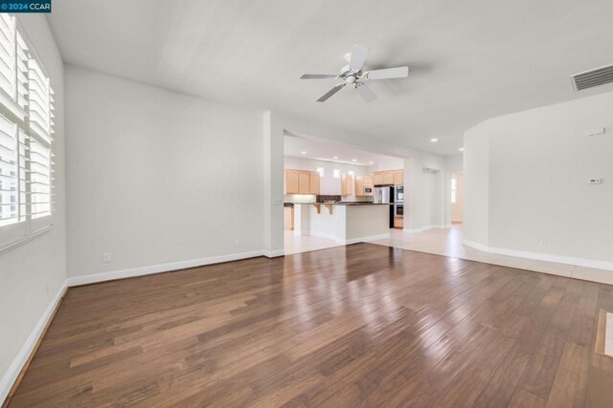 Picture of Home For Sale in Tracy, California, United States