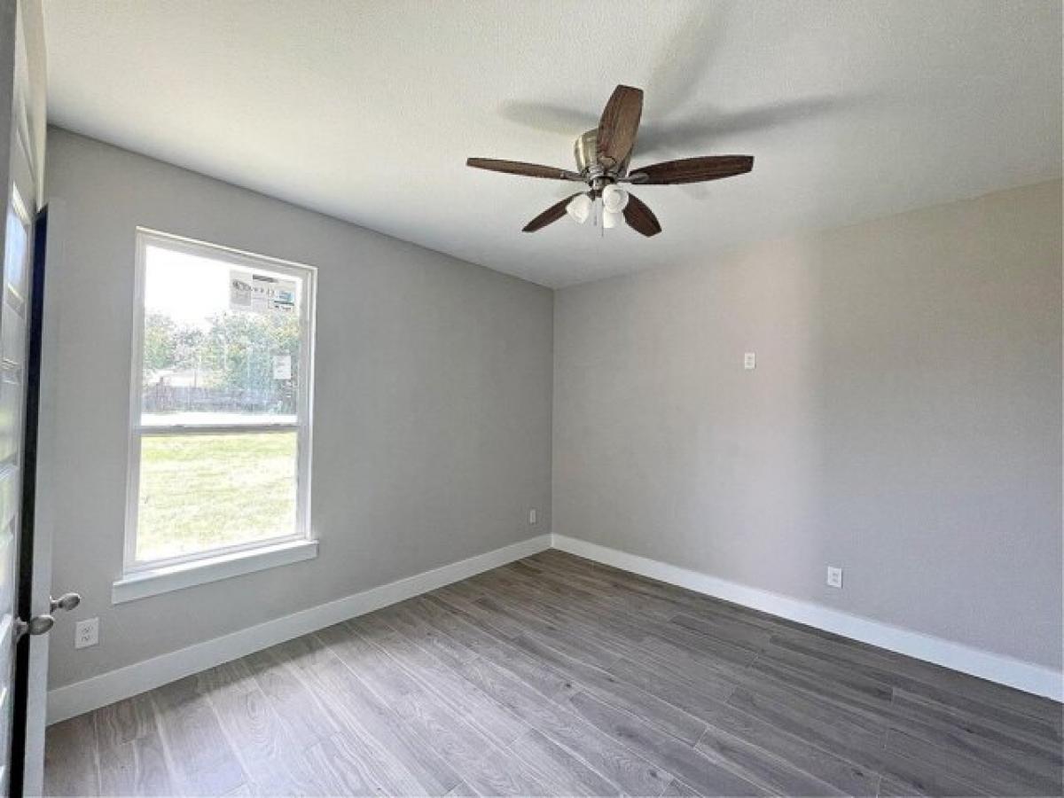 Picture of Home For Sale in Grand Prairie, Texas, United States