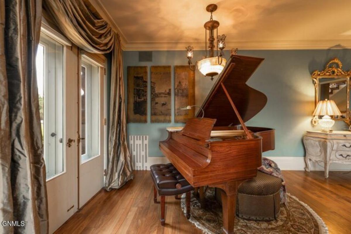 Picture of Home For Sale in Bismarck, North Dakota, United States