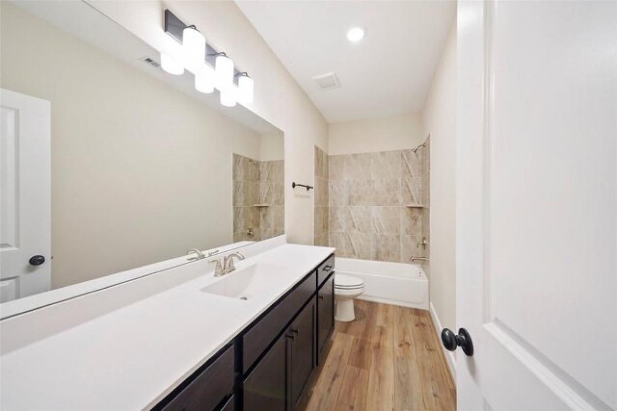 Picture of Home For Sale in Cleveland, Texas, United States