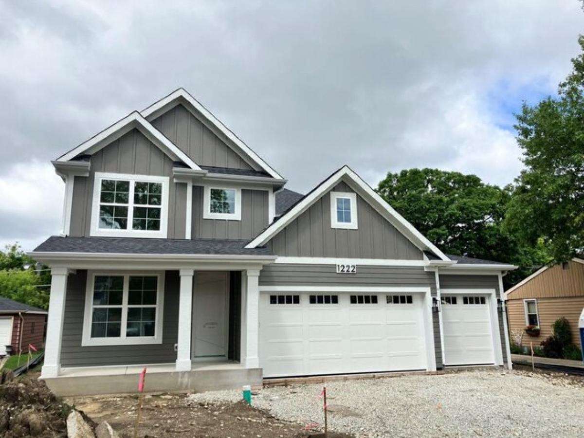 Picture of Home For Sale in Arlington Heights, Illinois, United States