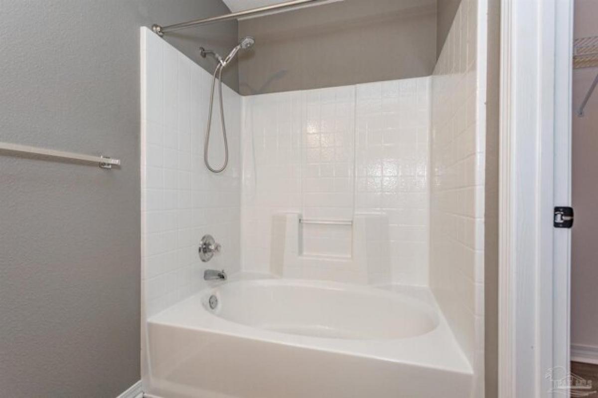 Picture of Home For Sale in Milton, Florida, United States