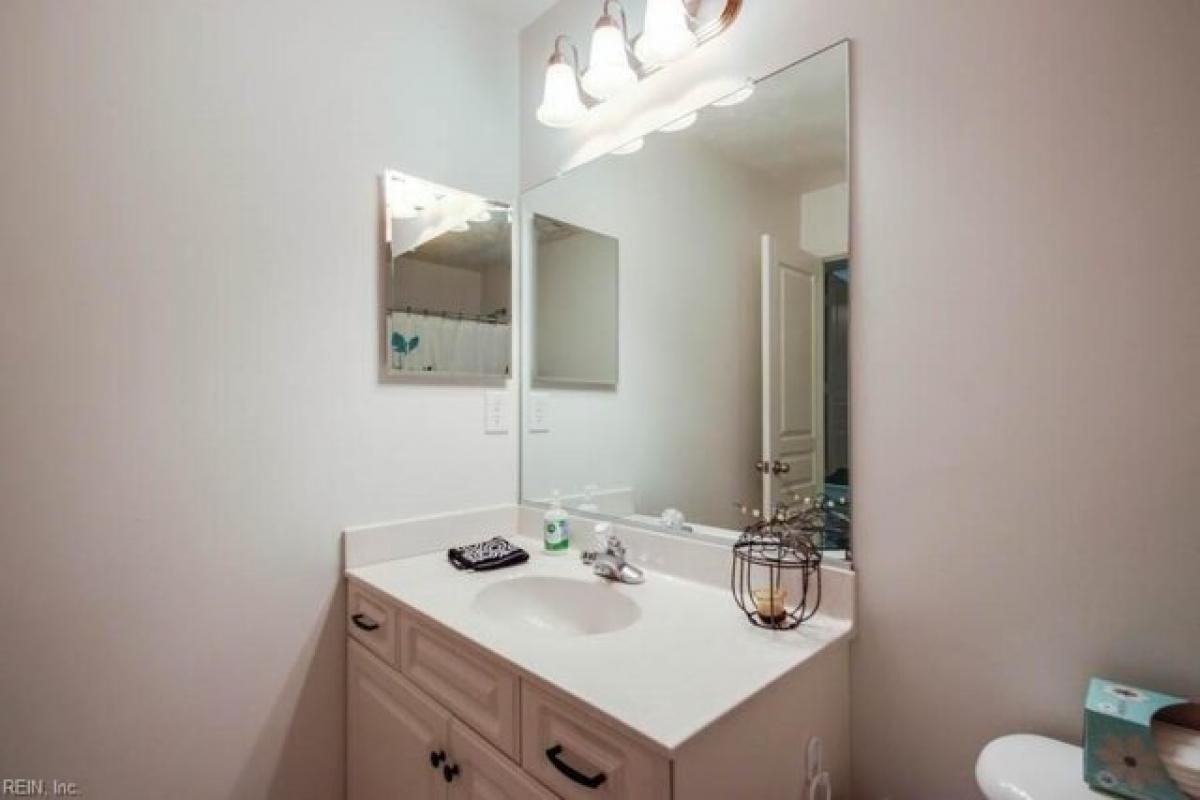 Picture of Home For Sale in Suffolk, Virginia, United States