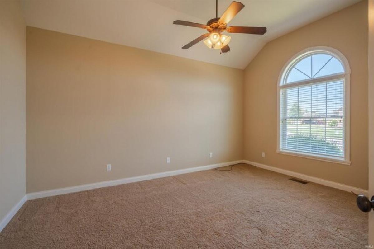 Picture of Home For Sale in Newburgh, Indiana, United States